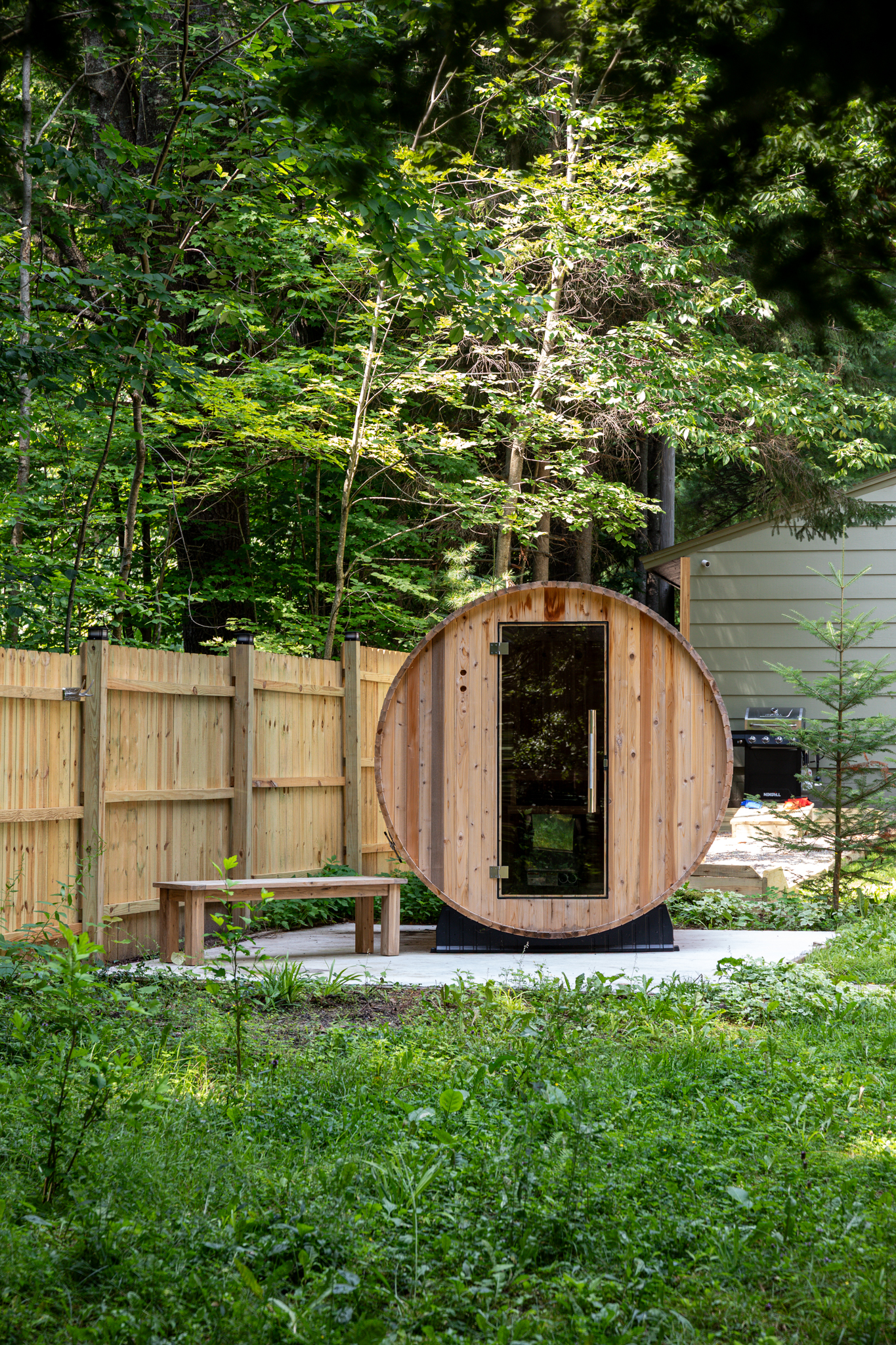 Streamside — barrel sauna in the woods